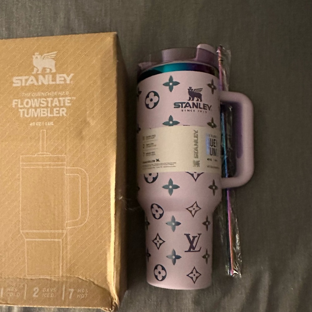 Designer 40oz Stanley NEW IN BOX - Picture 4 of 7